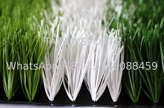 ความสูง 50 มม สินค้าสังเคราะห์ PE วัสดุ การตกแต่งสวน พื้นหญ้าเทียม สําหรับสนามฟุตบอล