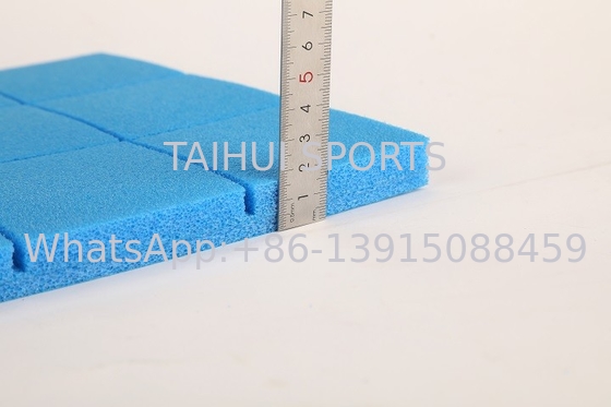 แผ่นรองพื้น PE Foam ที่ทนน้ําฝน สนามเด็กเล่น ชั้นอ่อน HIC ทดสอบความปลอดภัยสําหรับนักเตะ