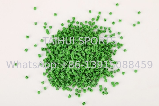 สีเขียวหญ้ายางเติม 1.3g/Cm3 กัน UV สําหรับสนามกีฬาหญ้าเทียม